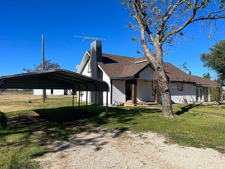 884 FM 3329 — Photo 8