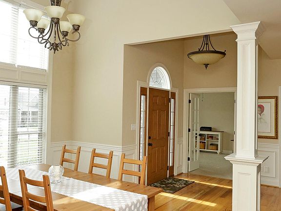 3rd image of 140 Tuscany Way