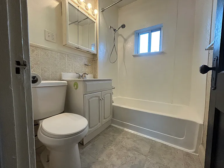110 Hawthorne Ave #2 — Photo 4