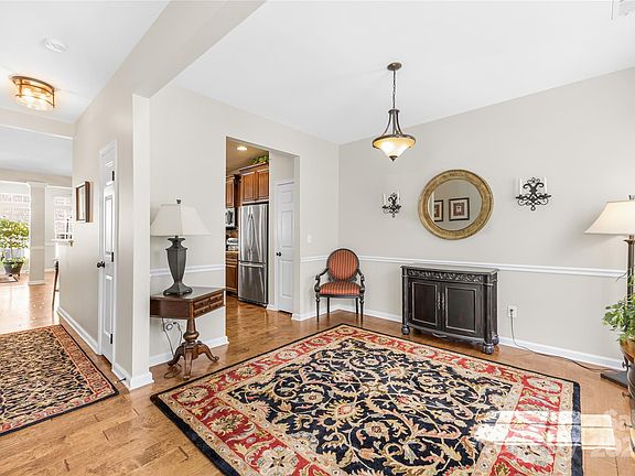5th image of 142 N Arcadian Way