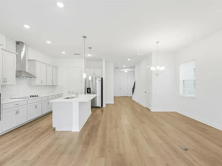 16453 Hamlin View St — Photo 10