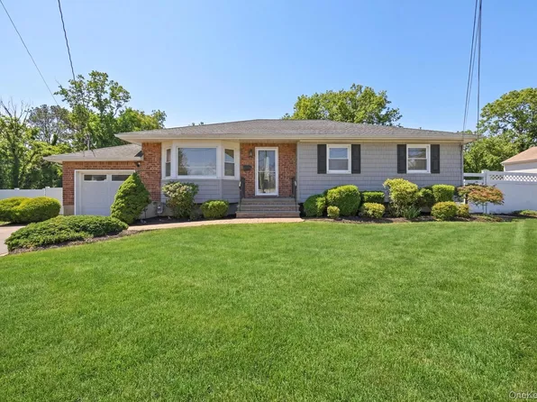 80 W Walnut Street, Farmingdale, NY 11735