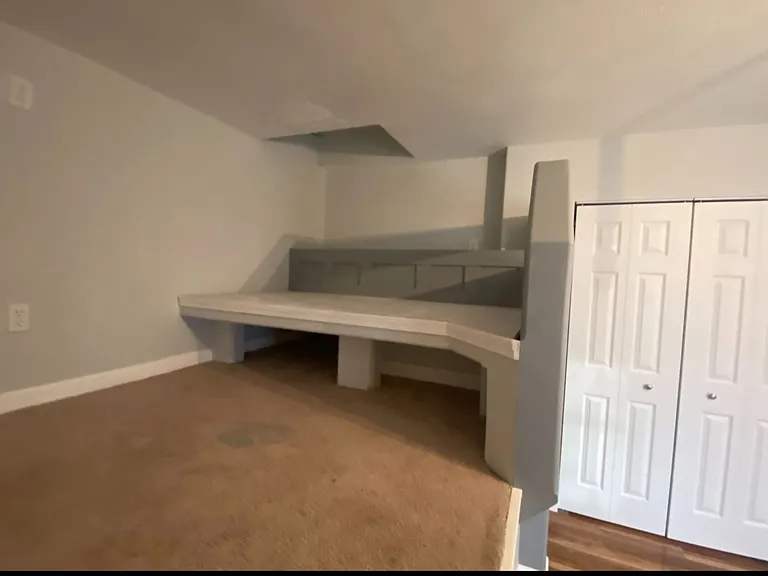 208 E Illinois St — Photo 9