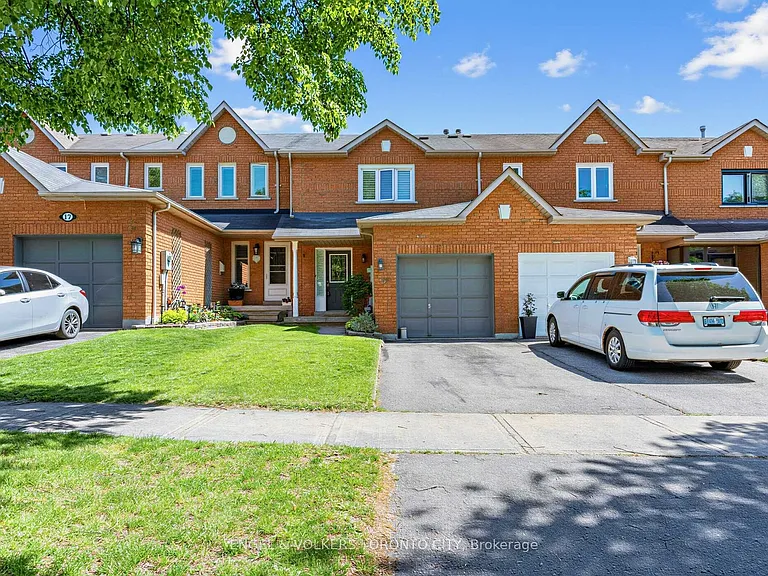 15 Fulton Cres — Photo 1