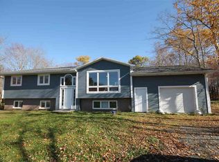 12 Rockwell Dr, Mount Uniacke, NS B0N1Z0