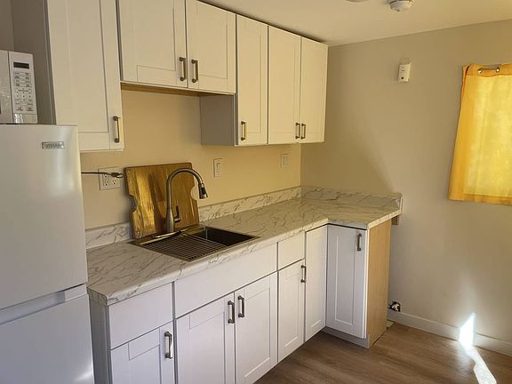 3rd image of 107 Capitol Hill Dr #2