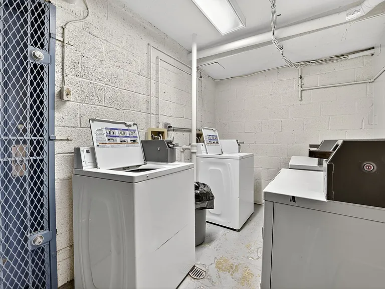 1010 G St NE — Photo 13