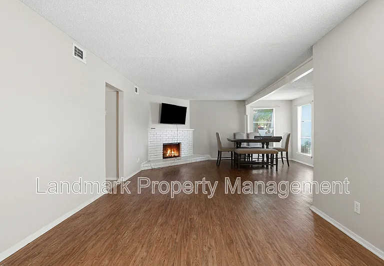 6811 Trail Lake Dr — Photo 12