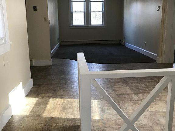 2nd image of 7 The Brooks Farm Ln