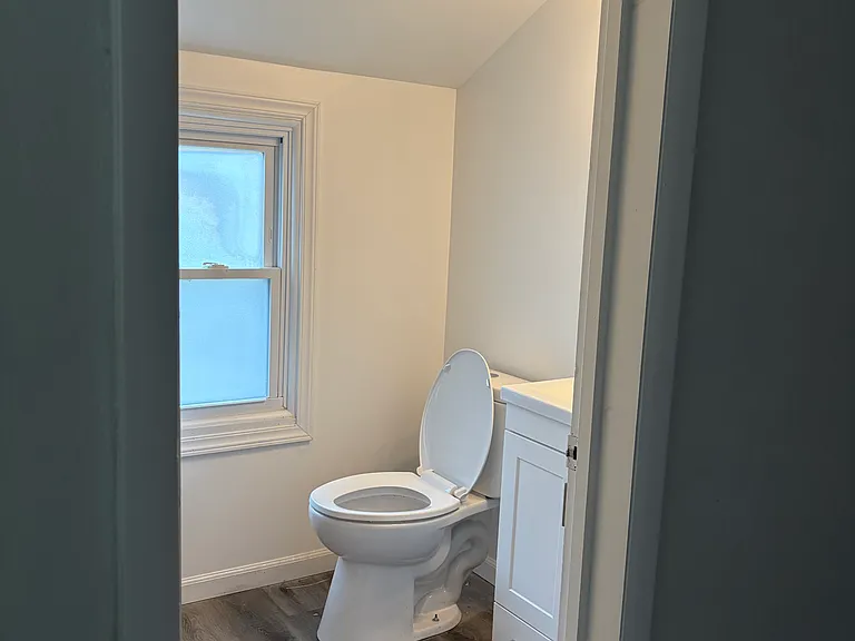 122 Pleasant St — Photo 5
