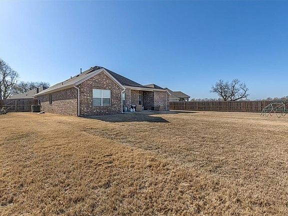 3rd image of 509 N Yona Ln