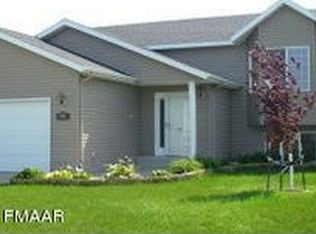 1306 Diversion Dr, West Fargo, ND 58078