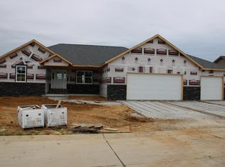 275 Carter Ridge Dr, Highland, IL 62249