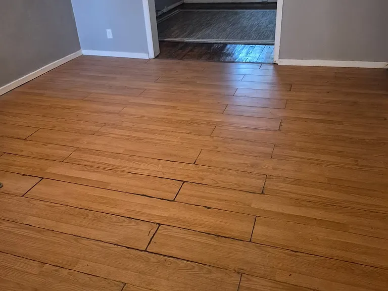 1st floor middle room