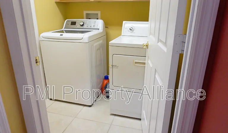 1521 Parkglen Cir — Photo 6