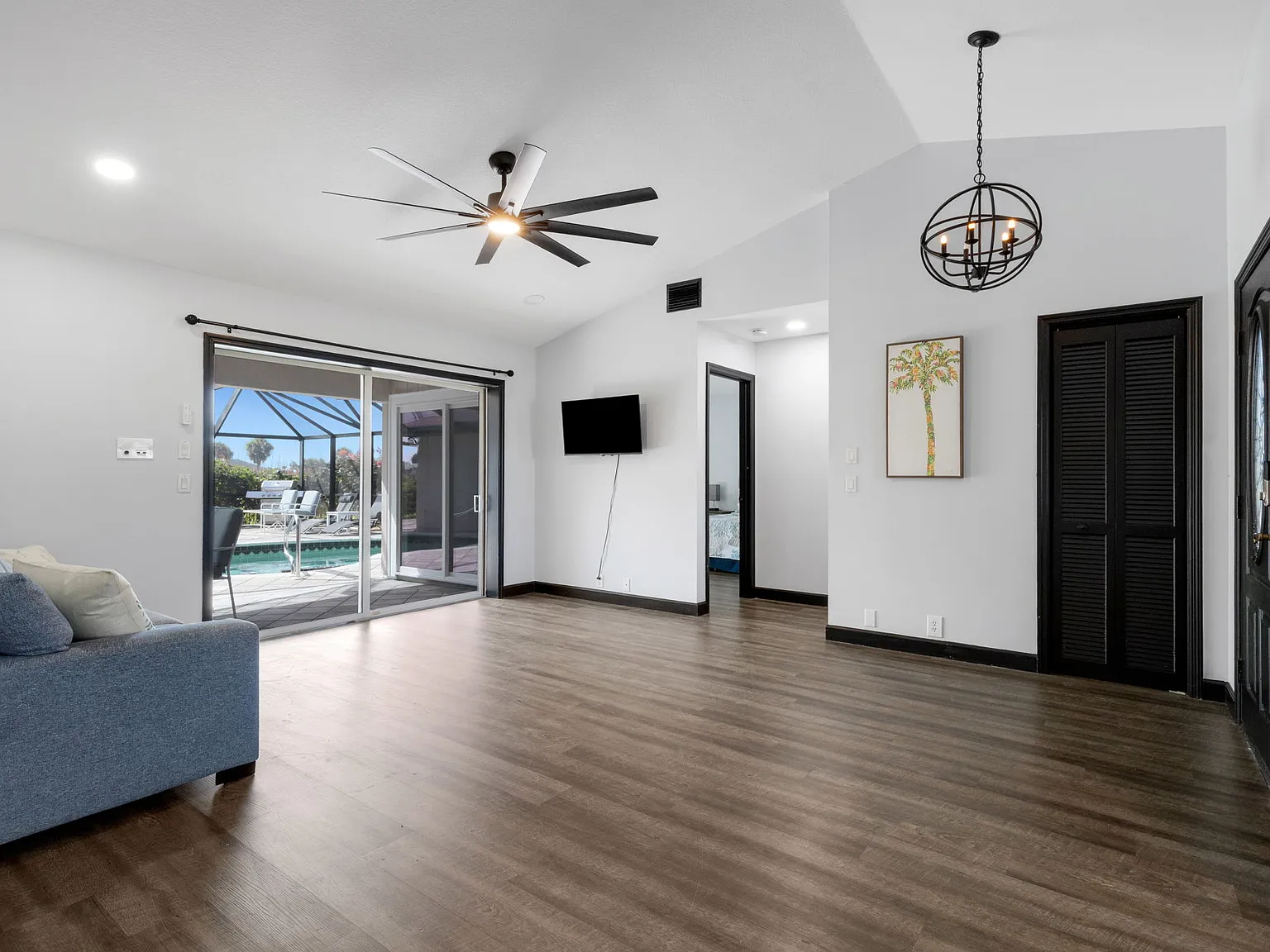 294 Rotonda Cir — Photo 4