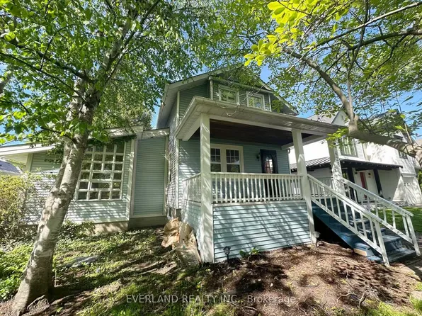426 Reynolds St, Oakville, ON L6J 3M4