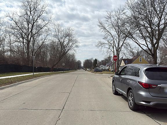 5th image of 26744 Beverly Rd