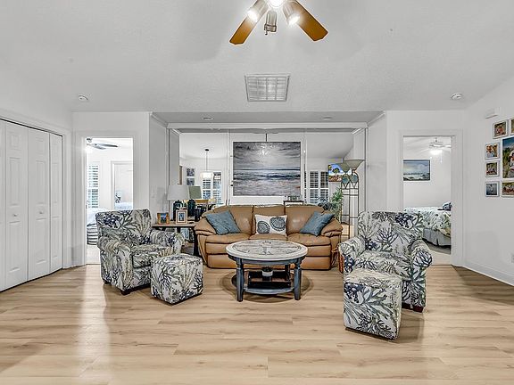 3rd image of 1125 Camellia Dr.