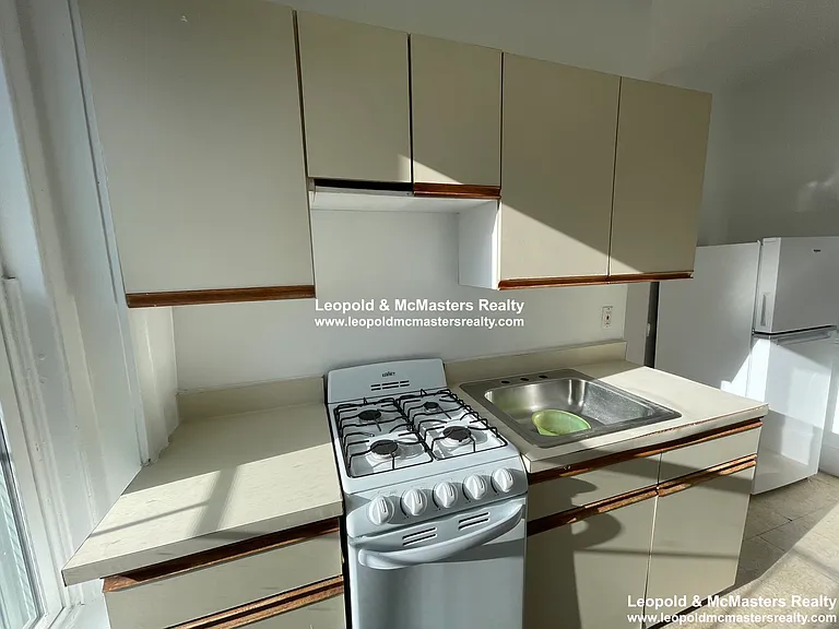 146 Oxford St #11 — Photo 5
