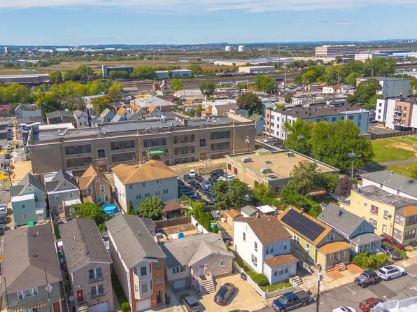 5207 Grand Avenue image 7 of 10