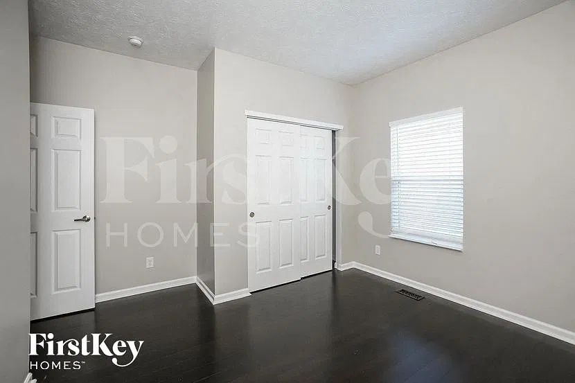 5 bed, 3.0 bath, 3200 sqft, $3,005 — Photo 3