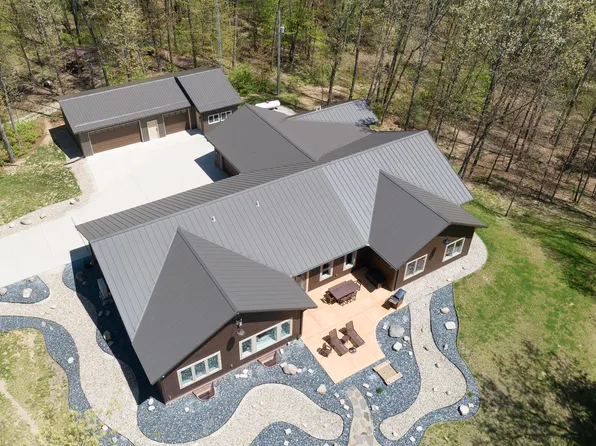 9242 Linda Ln, Richland, MI 49083