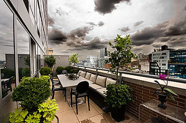 Sold by Prime Manhattan | media 39