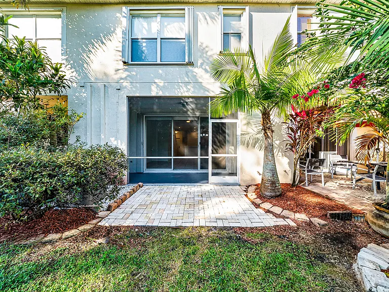 8024 Briantea Dr #8024 — Photo 30