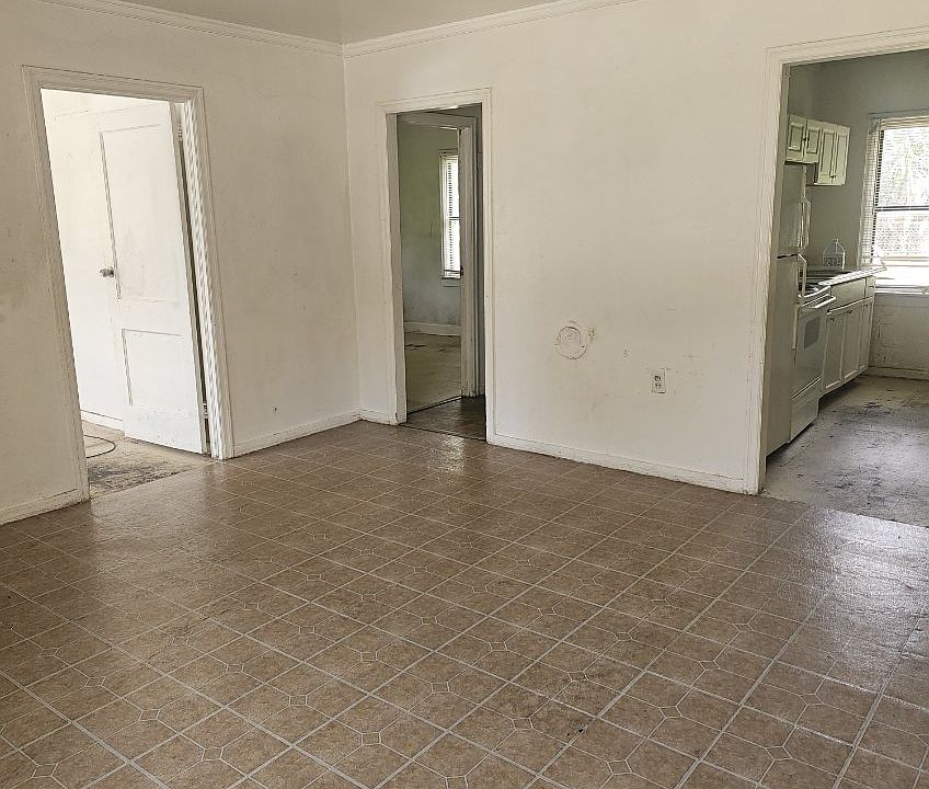 1st image of 501 Avenue L NE