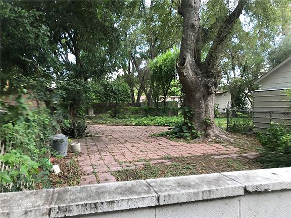 5th image of 512 W Sam Houston Blvd