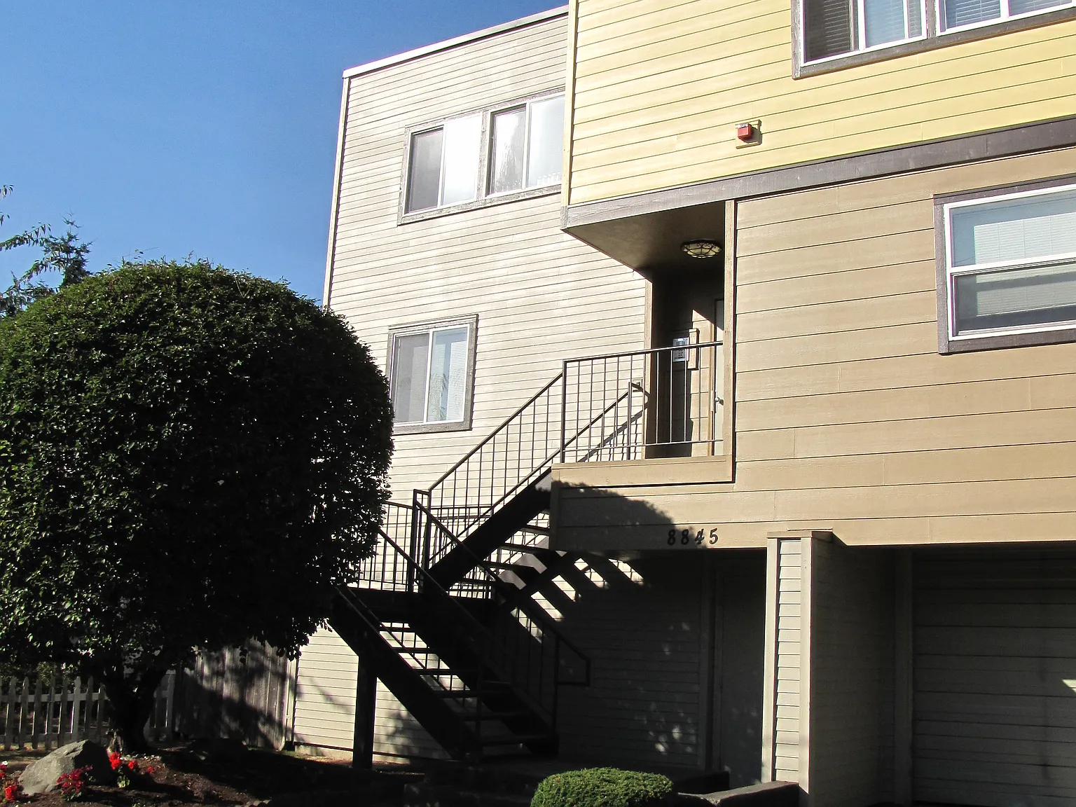 Midvale Apartments — Photo 4