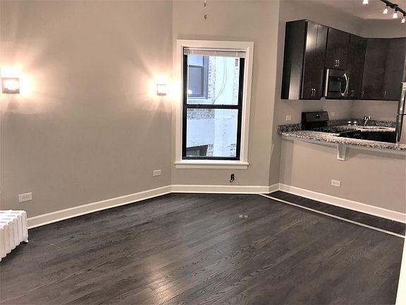 3rd image of 416 W Surf St APT 202