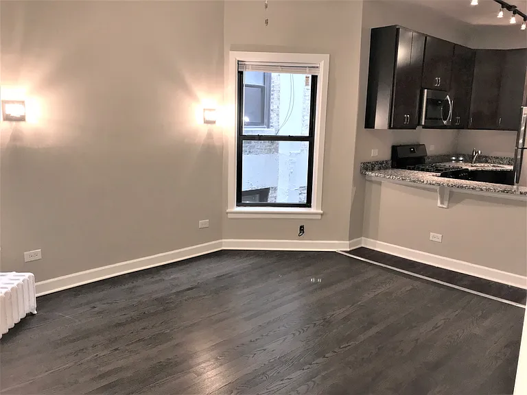 416 W Surf St #202 — Photo 3