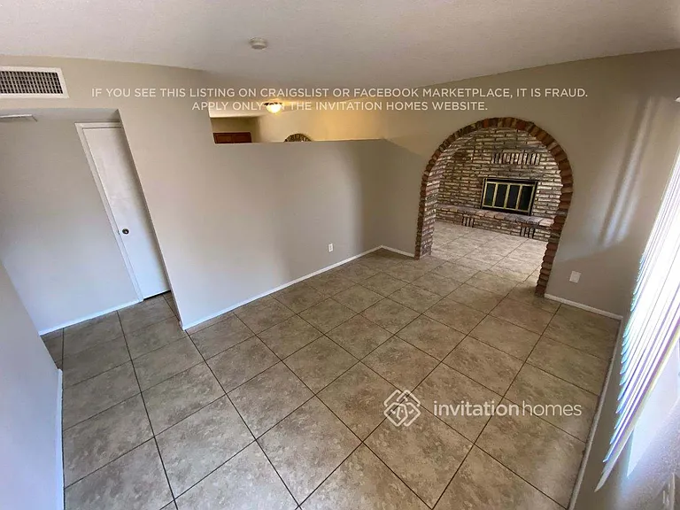4424 W Caron St — Photo 3