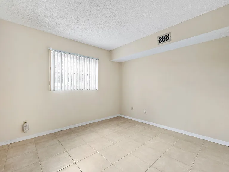 2525 W Bay Dr #A16 — Photo 15