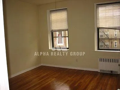 58 Queensberry St Photo 1
