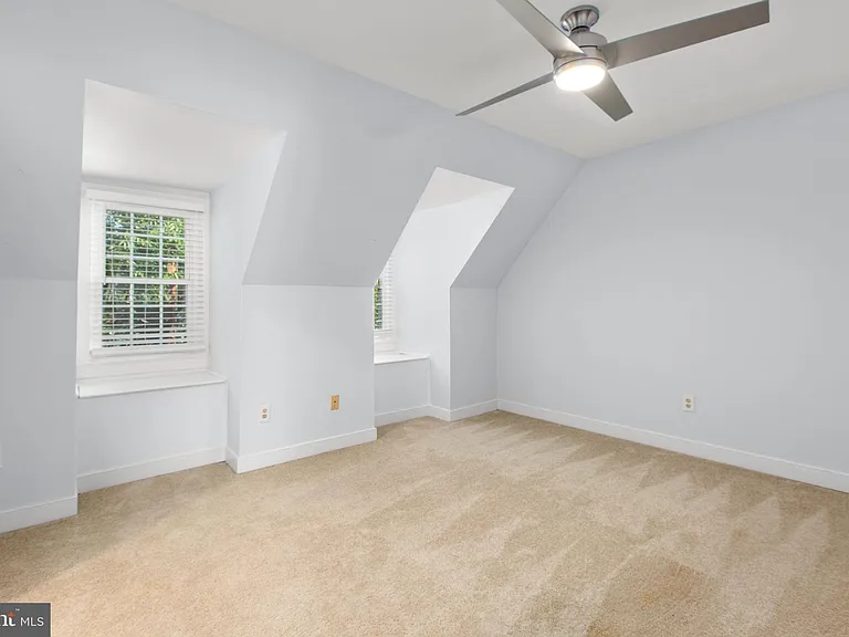 1011 Charles St #C — Photo 35