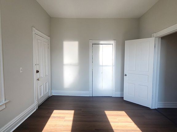 2nd image of 2330 W Erie St #2F