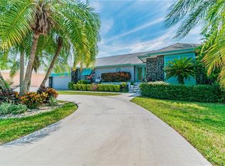 922 Golf Island Dr, Apollo Beach, FL 33572