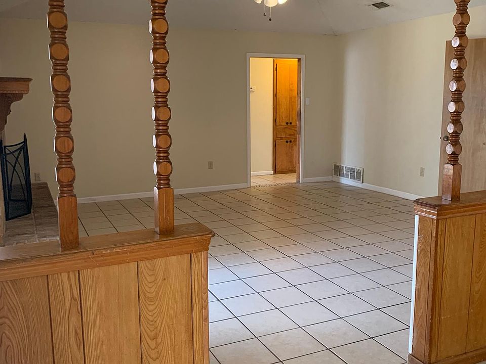 1st image of 1010 Shiela Dr