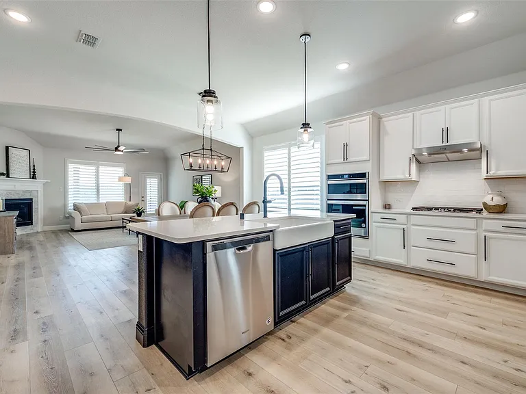 230 Fox Crossing Ln — Photo 8
