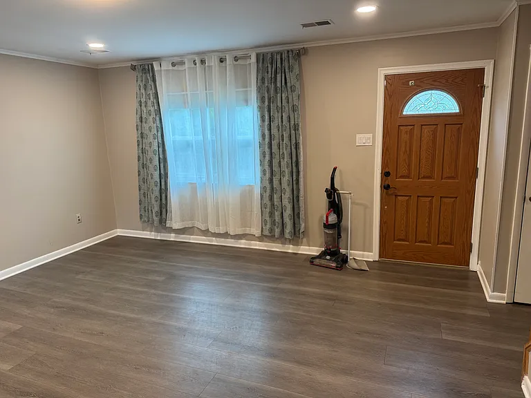 1115 Singer Dr — Photo 5