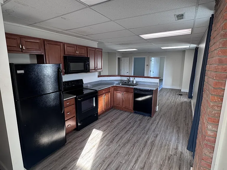 91 N Maple St — Photo 13