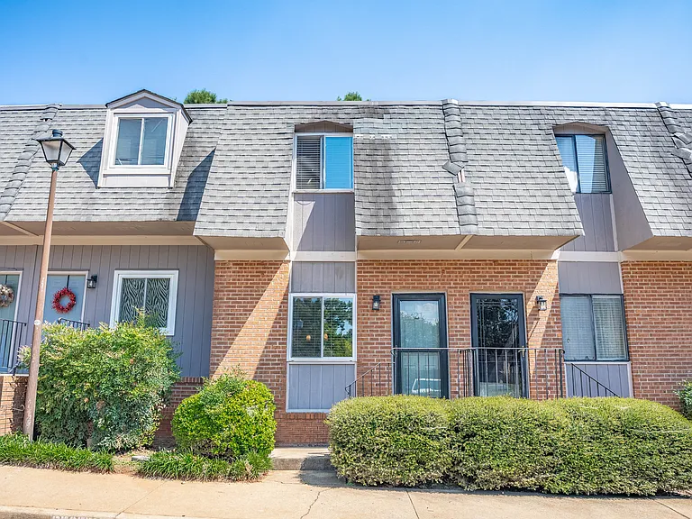 21 Canterbury Ct — Photo 3