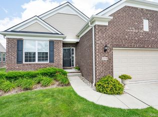 2315 Monte Vista Ct, Lake Orion, MI 48360