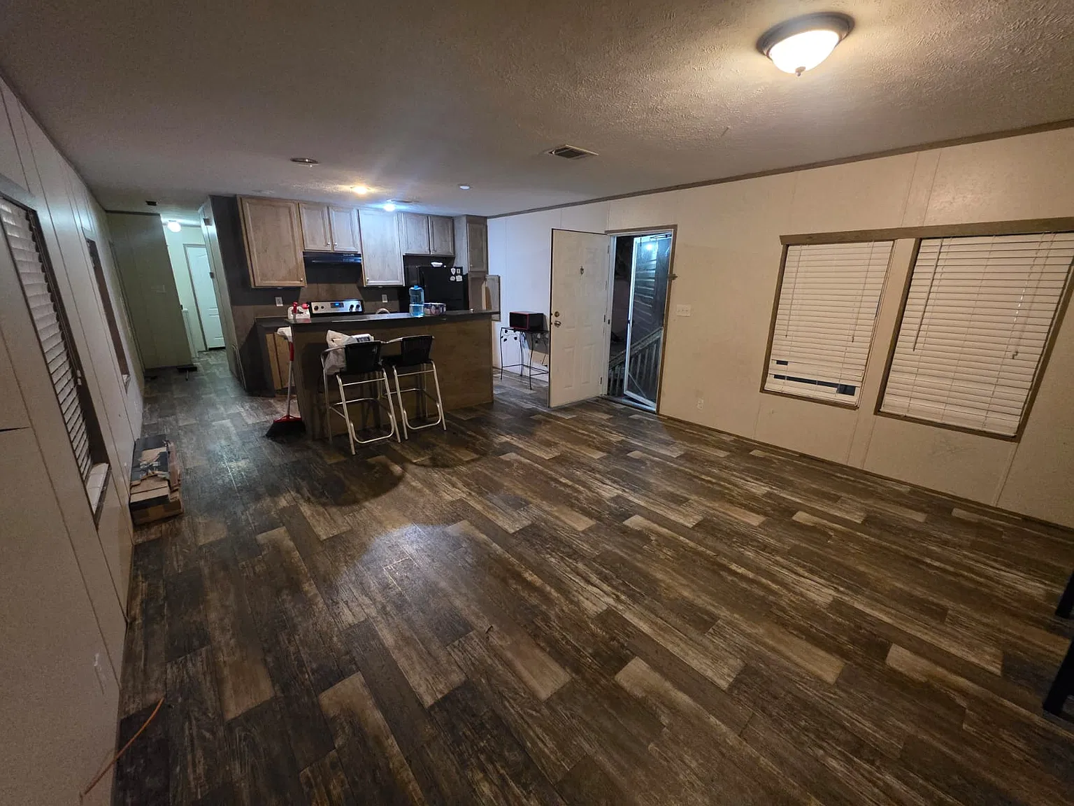 3 bed, 2100 sqft, $2,100 — Photo 1