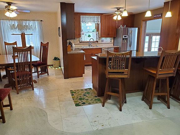 Open Kitchen/granite island