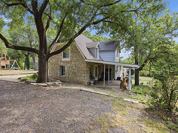 3rd image of 4664 SW 130th St