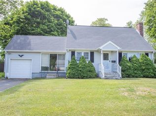11 Ruth Dr, Old Saybrook, CT 06475